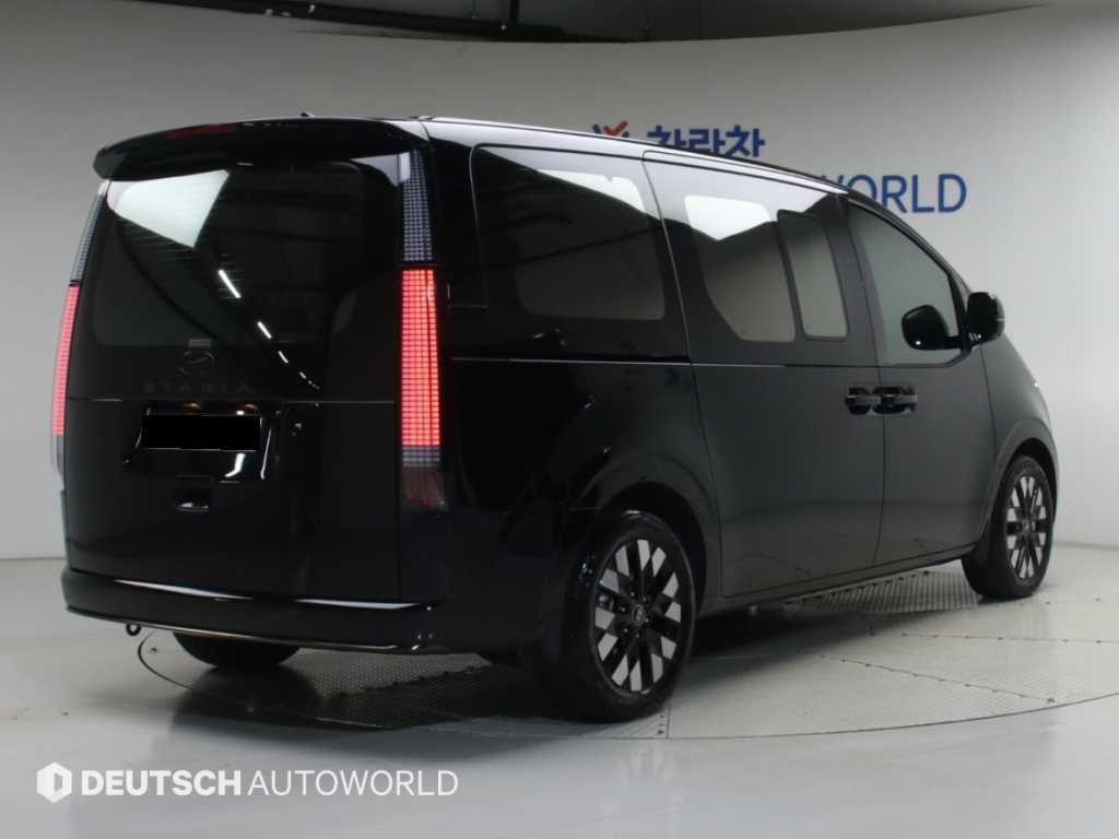 Hyundai Staria — photo 02