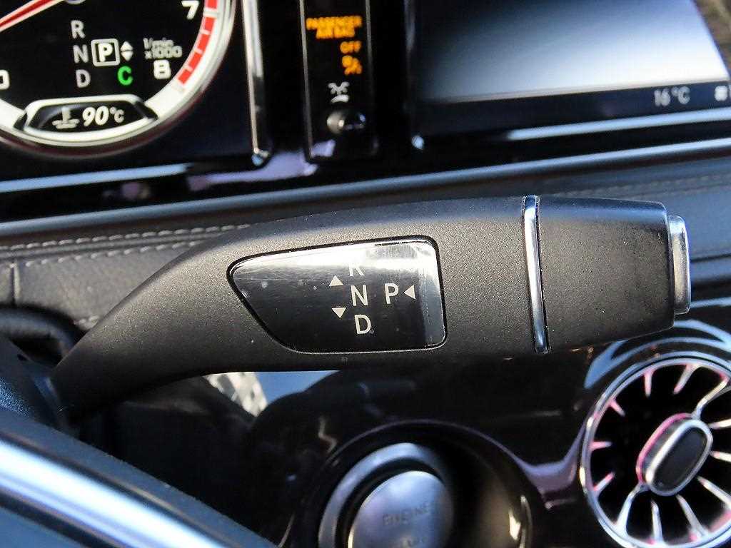 Mercedes-Benz S-Class — photo 11