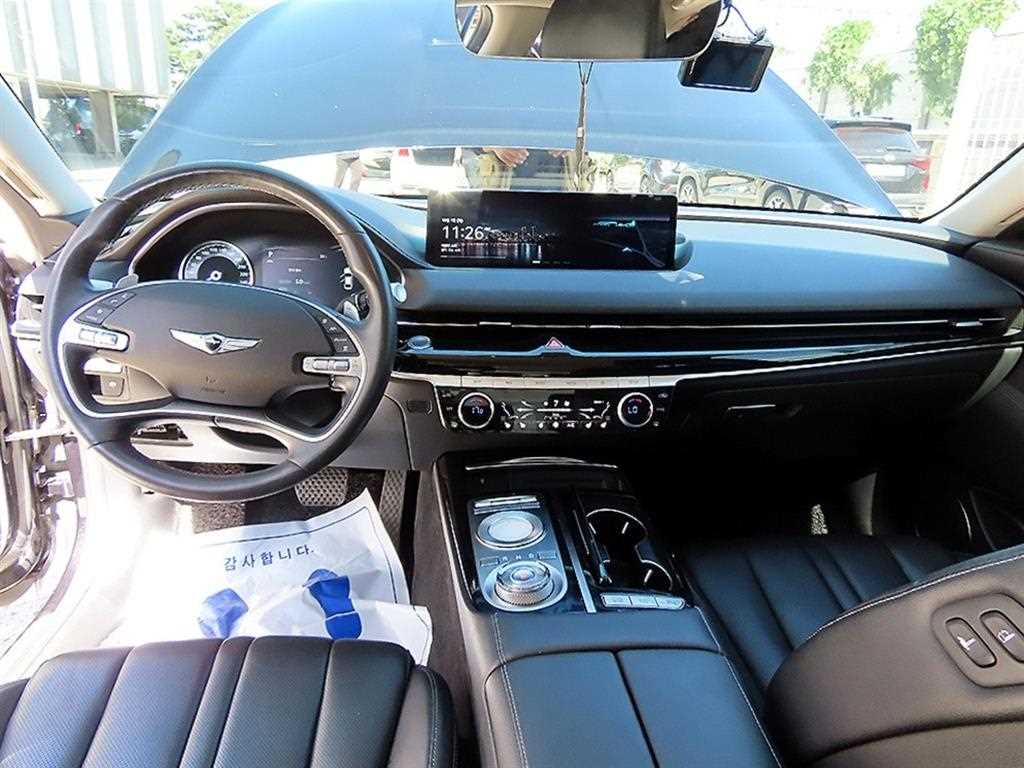 Genesis G80 — photo 07