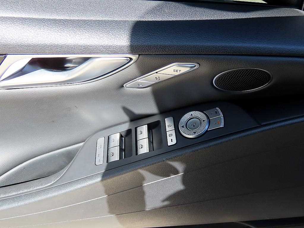 Genesis G80 — photo 11
