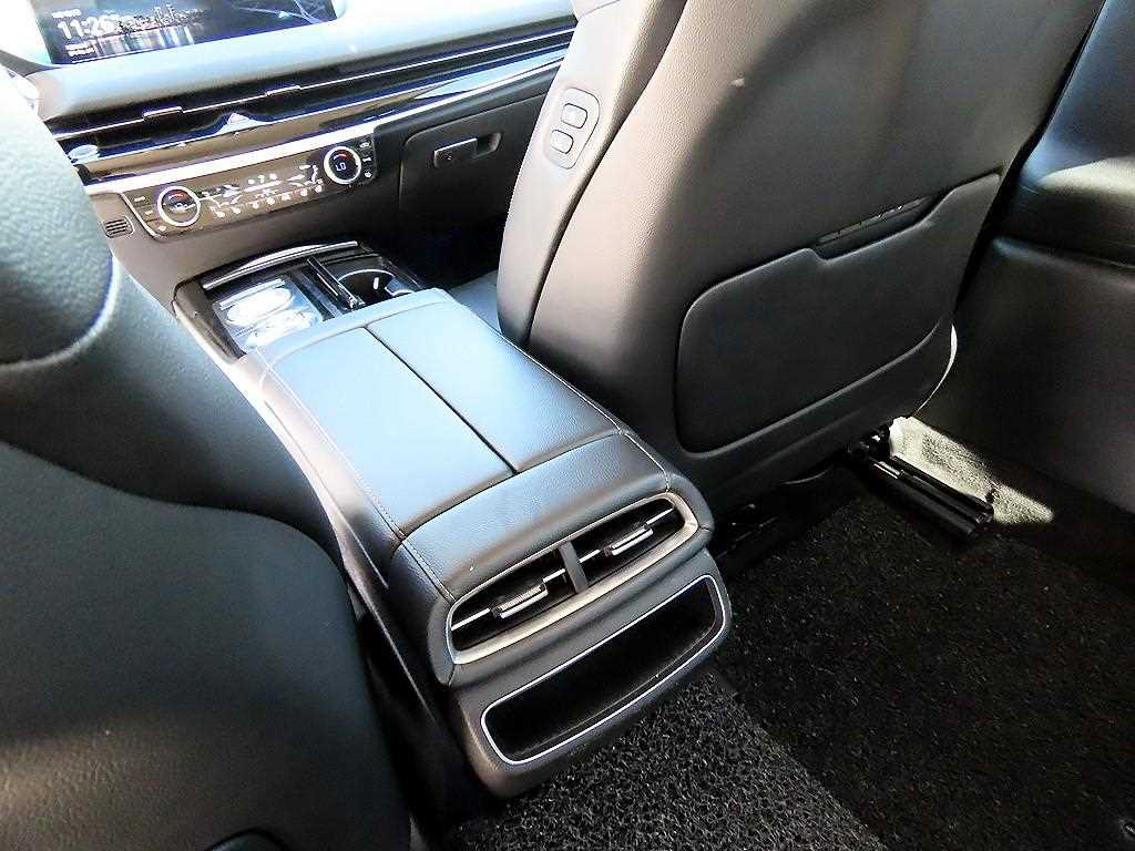 Genesis G80 — photo 16