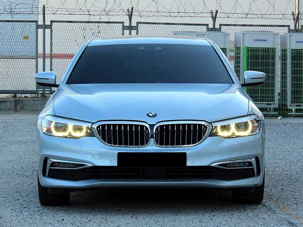 BMW 5-Series — photo 01