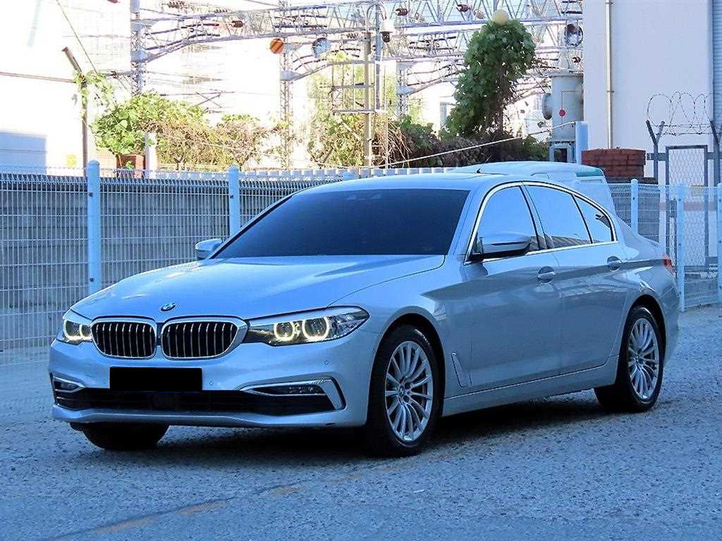 BMW 5-Series — photo 02