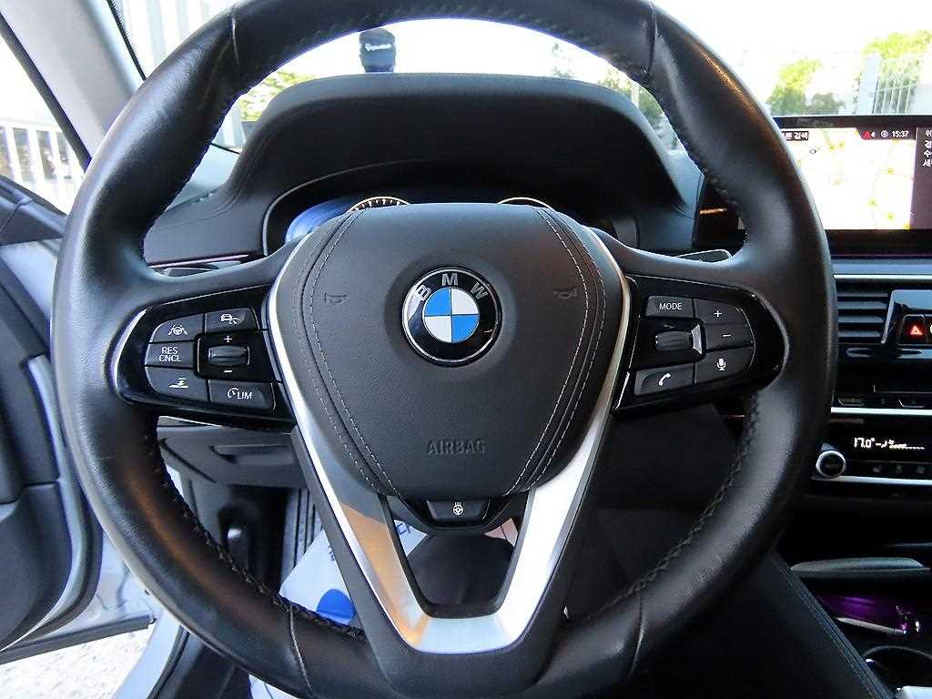 BMW 5-Series — photo 08