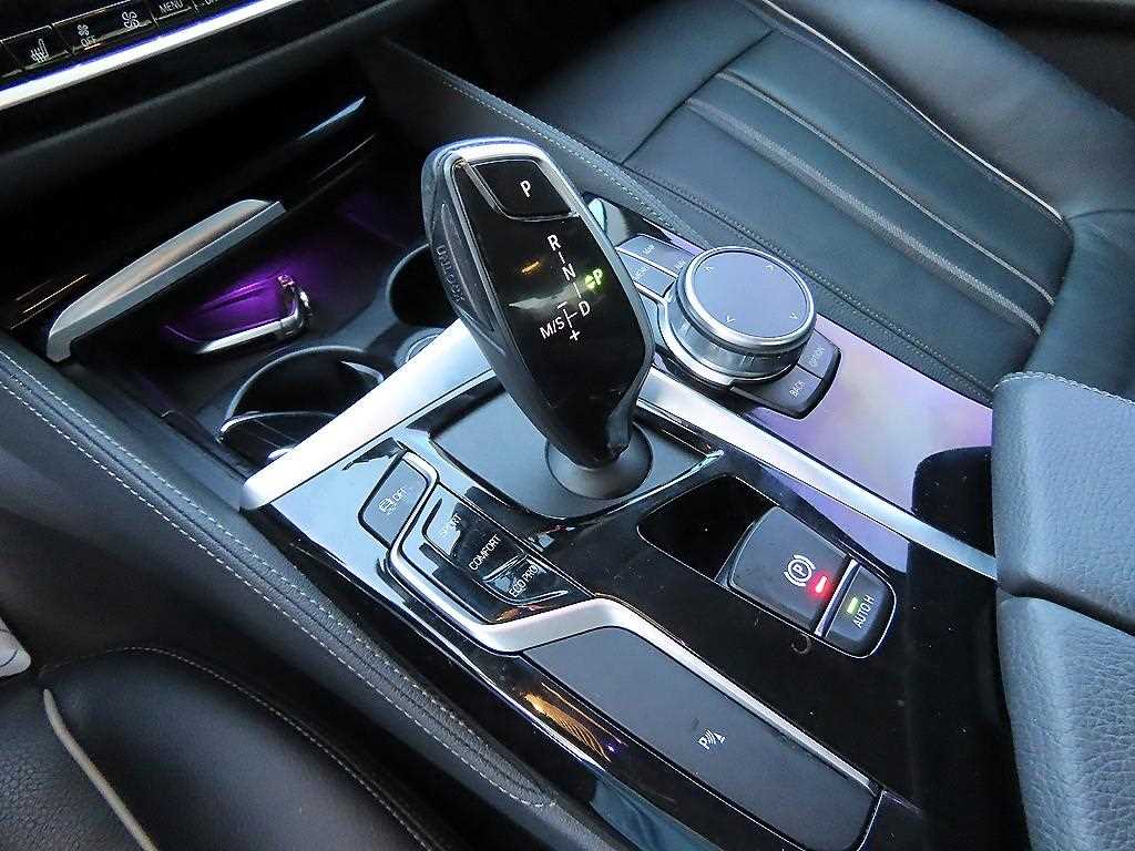 BMW 5-Series — photo 11