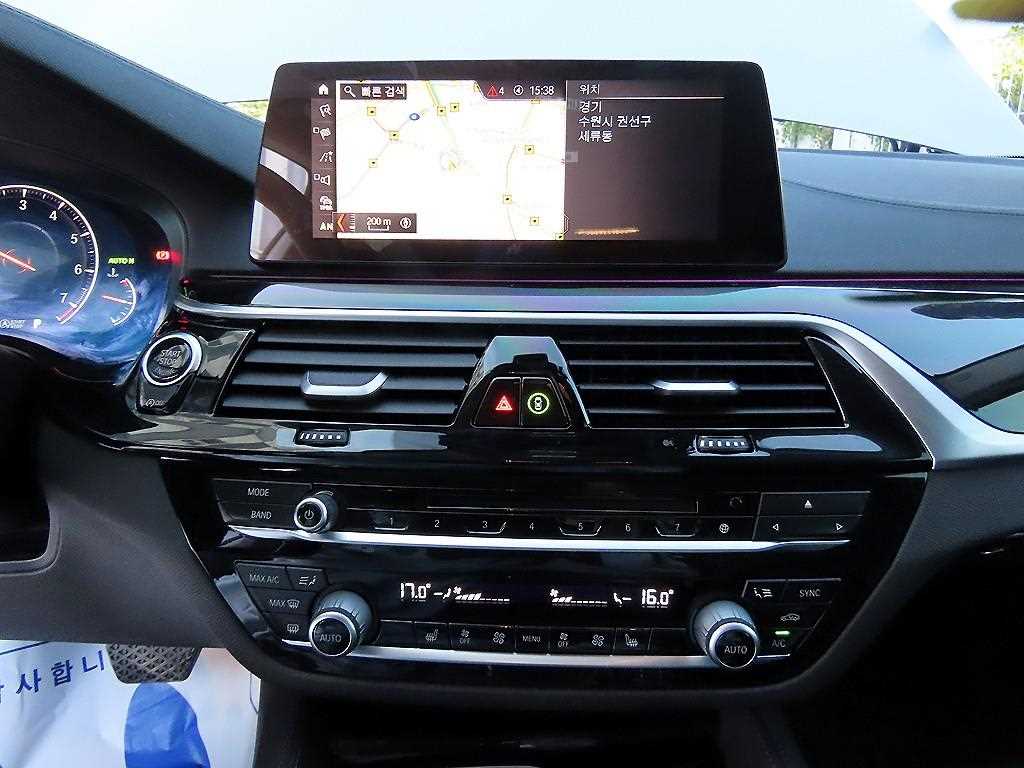 BMW 5-Series — photo 13