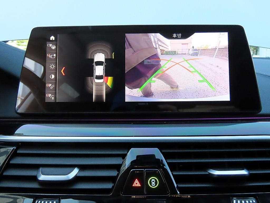 BMW 5-Series — photo 14