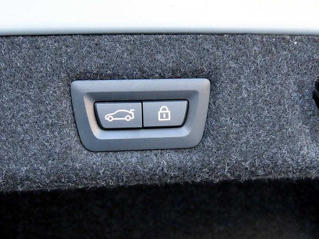 BMW 5-Series — photo 17