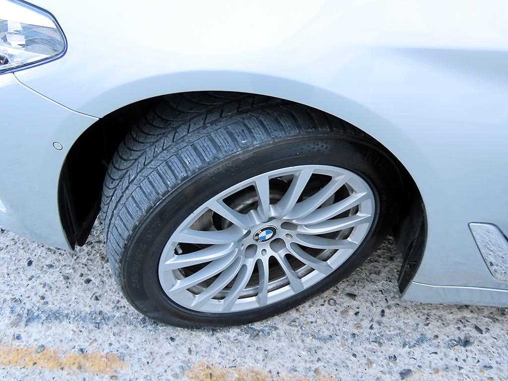 BMW 5-Series — photo 20
