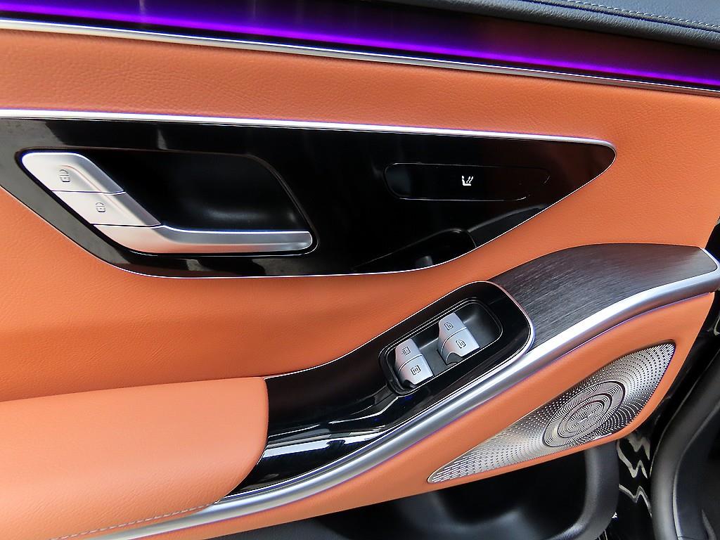 Mercedes-Benz S-Class — photo 16