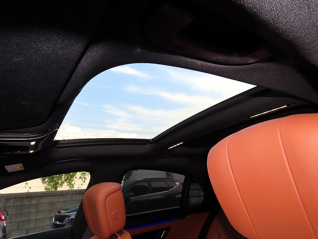 Mercedes-Benz S-Class — photo 17
