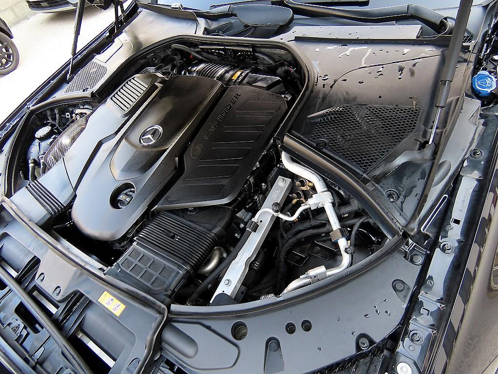 Mercedes-Benz S-Class — photo 19