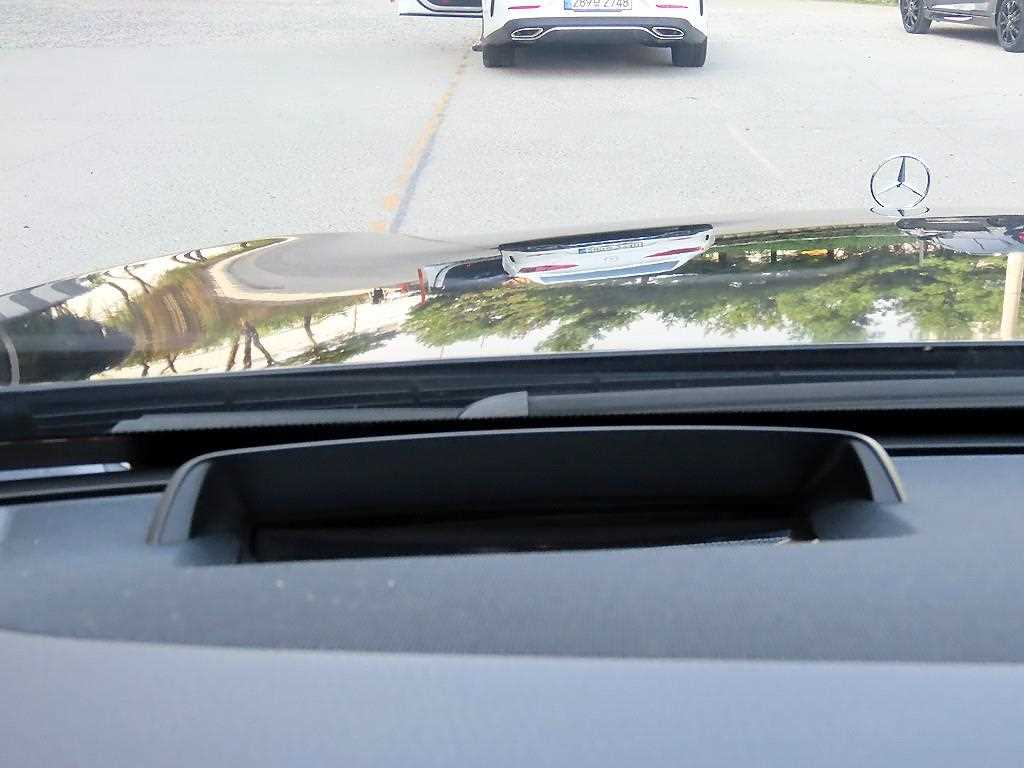 Mercedes-Benz S-Class — photo 10