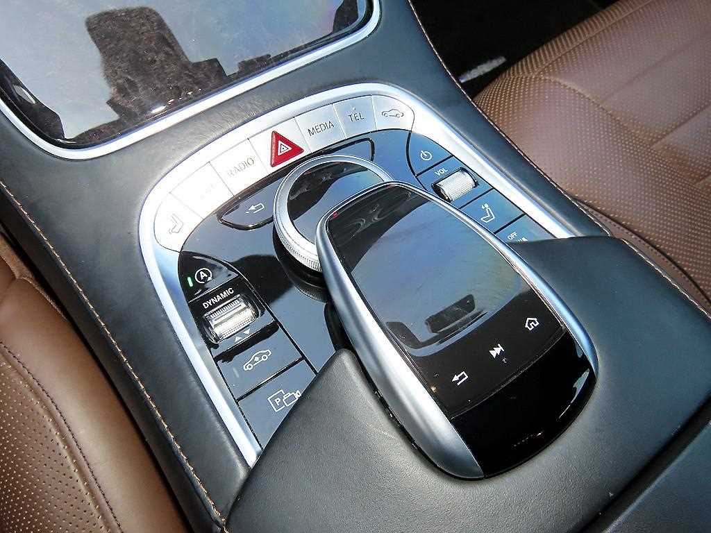 Mercedes-Benz S-Class — photo 12