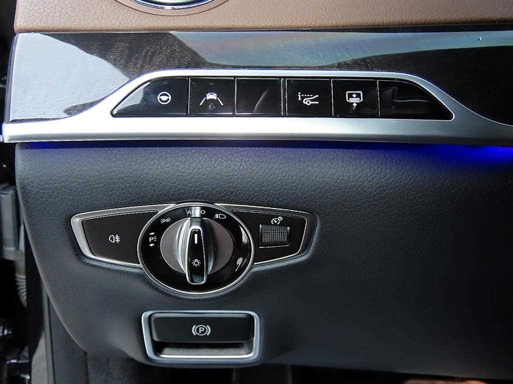 Mercedes-Benz S-Class — photo 13
