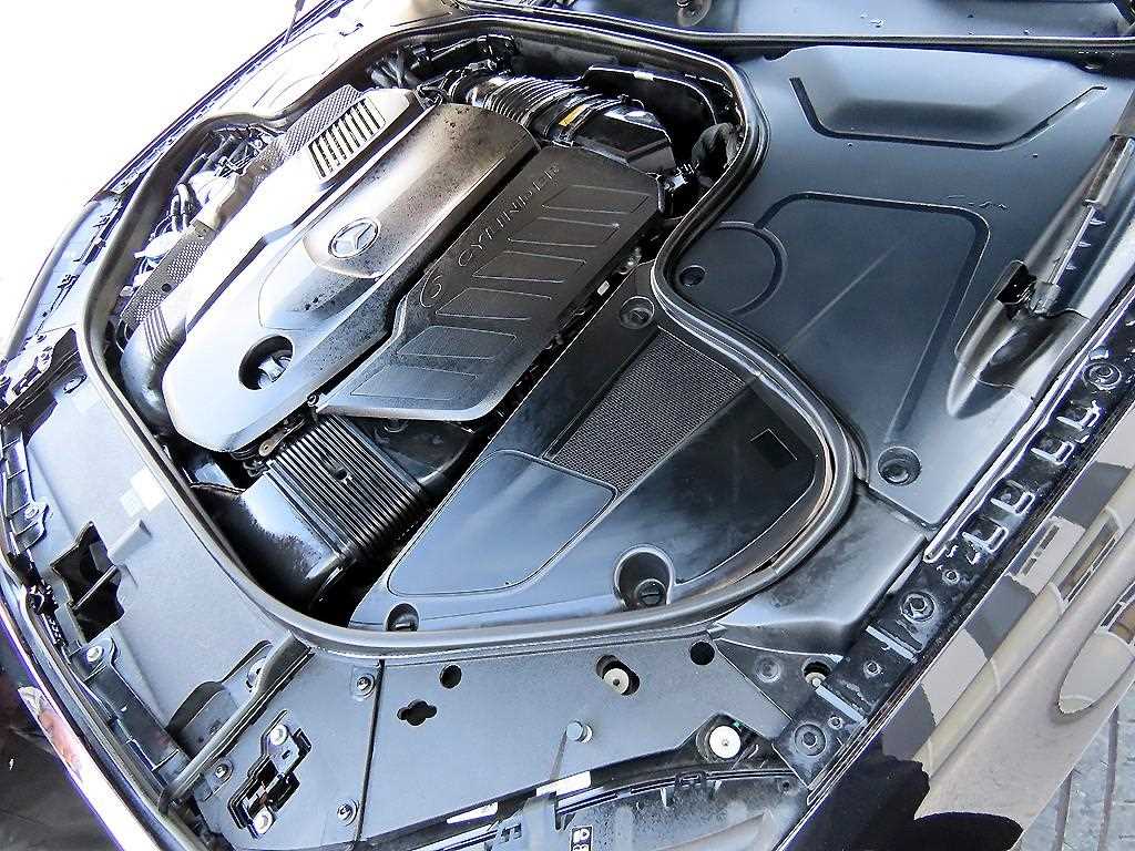 Mercedes-Benz S-Class — photo 19