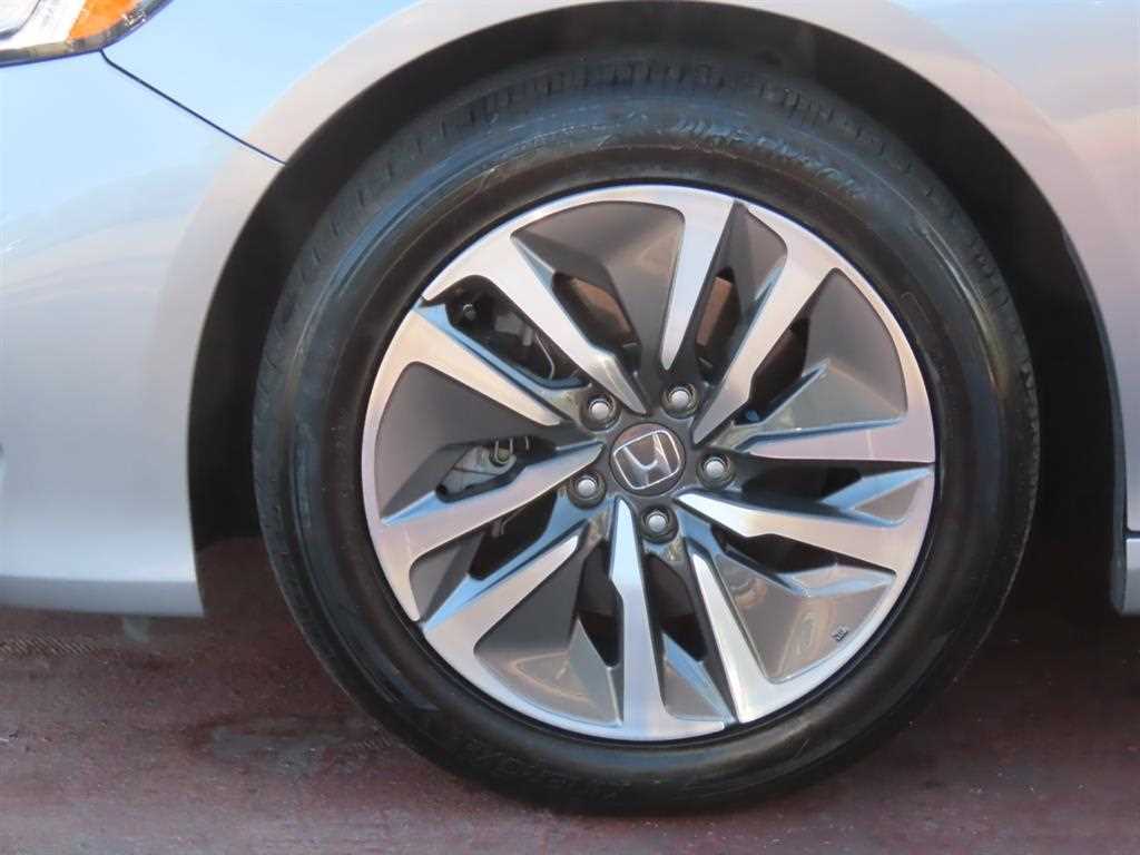 Honda Accord — photo 19