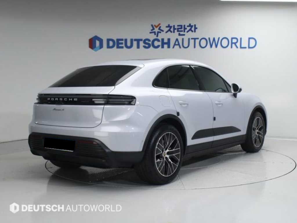 Porsche Macan — photo 02