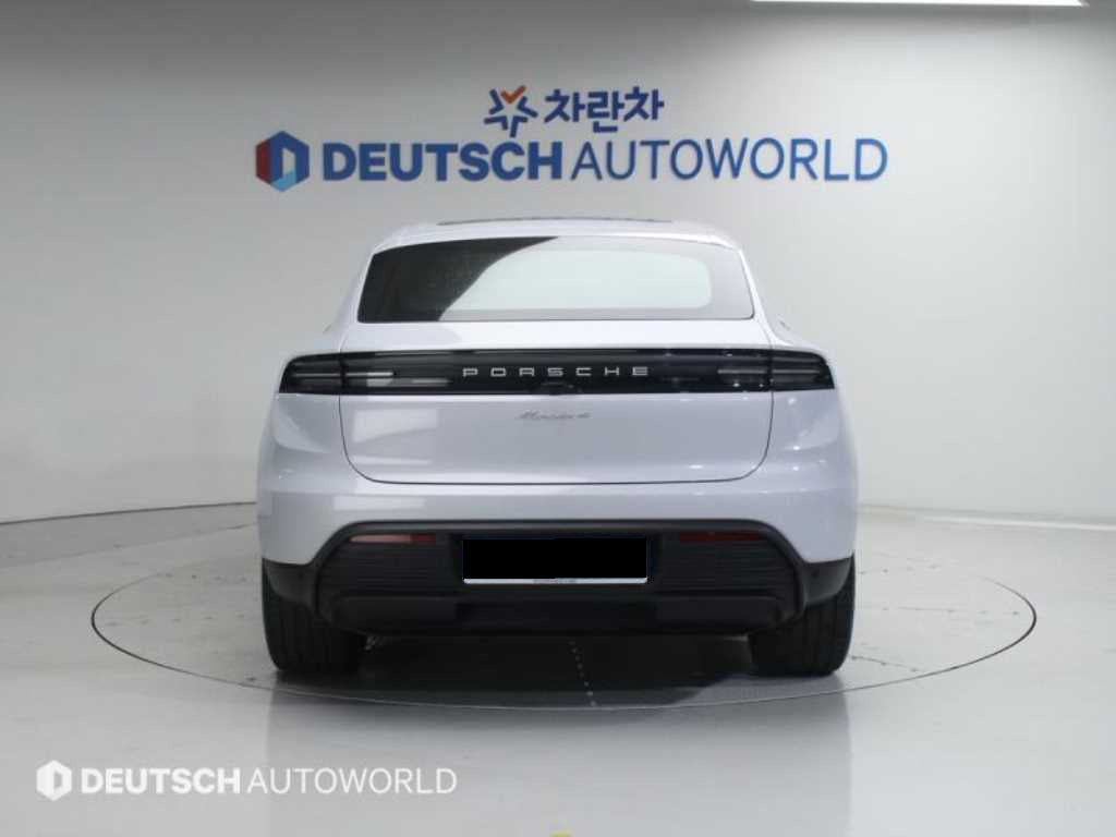 Porsche Macan — photo 04