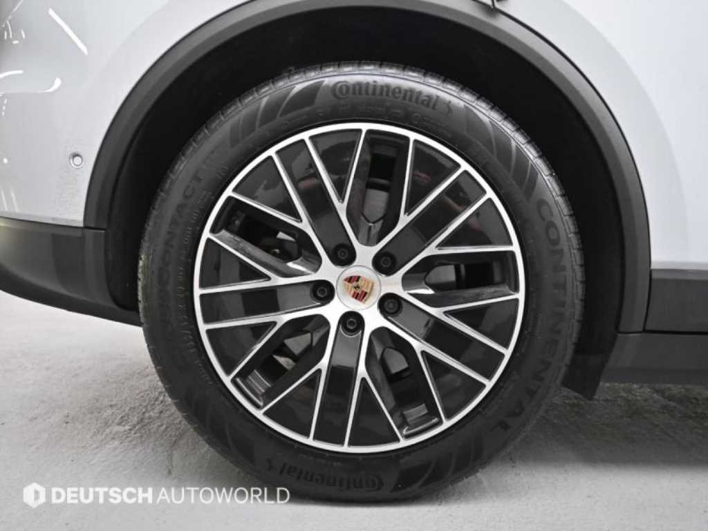 Porsche Macan — photo 05