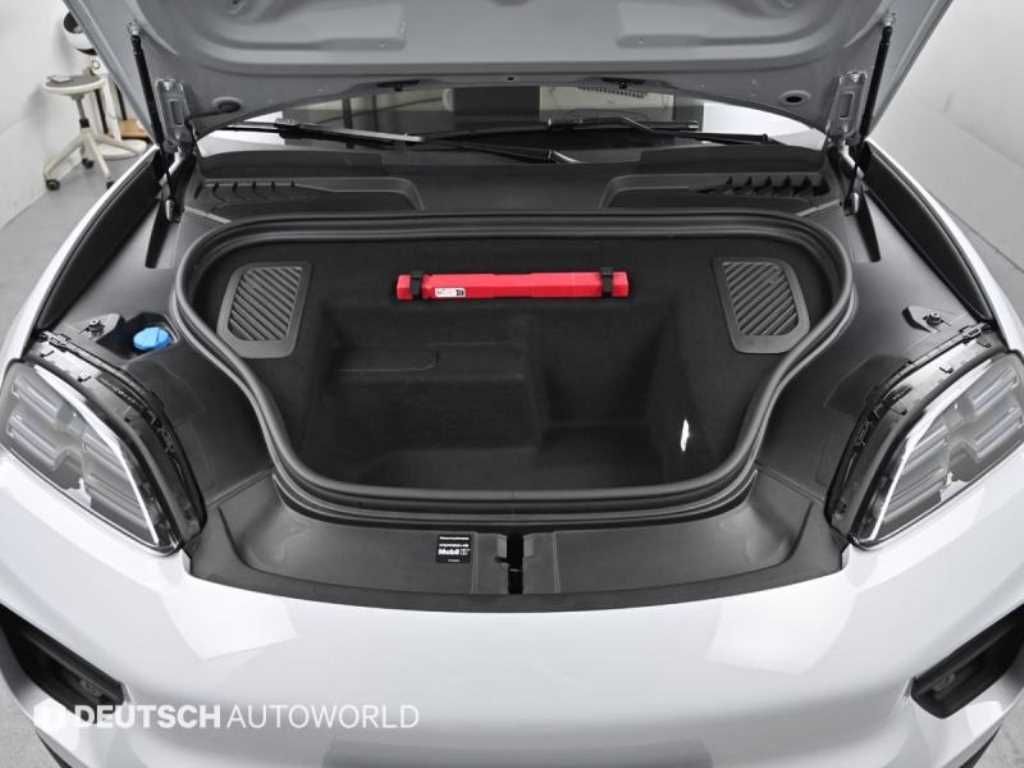 Porsche Macan — photo 06
