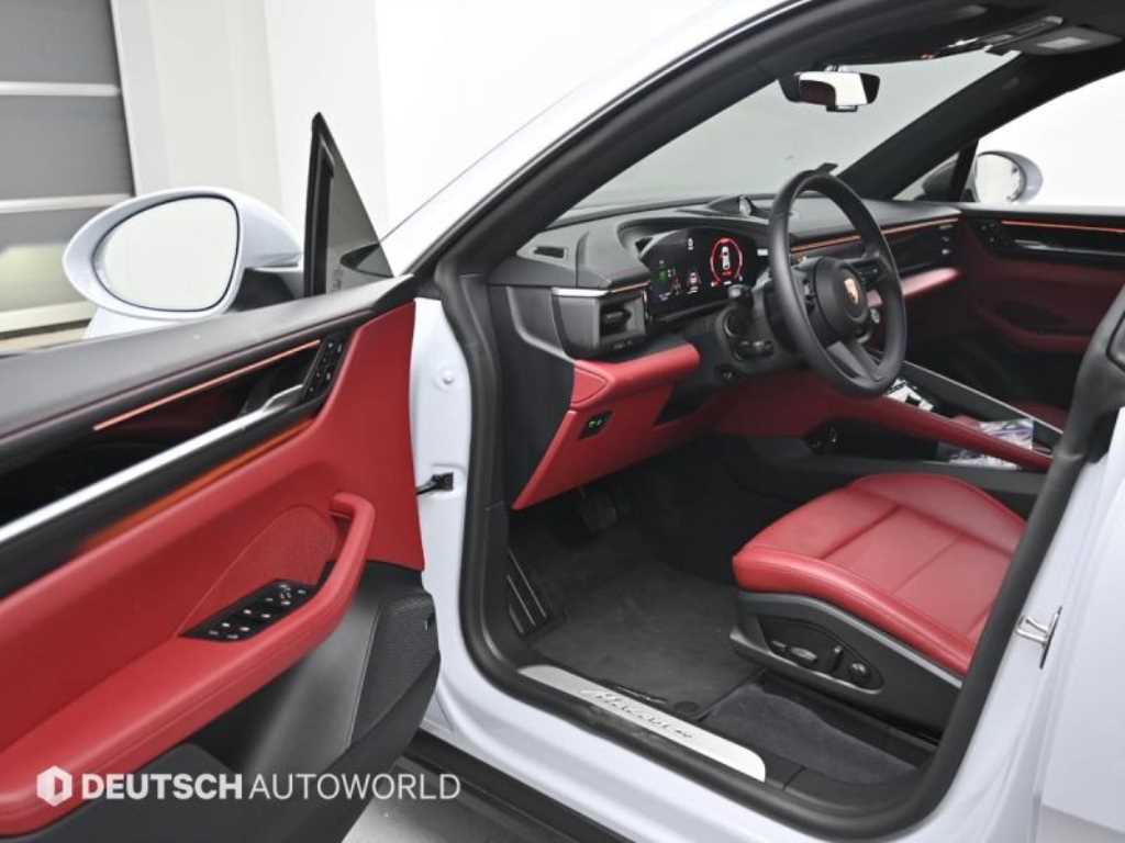 Porsche Macan — photo 11