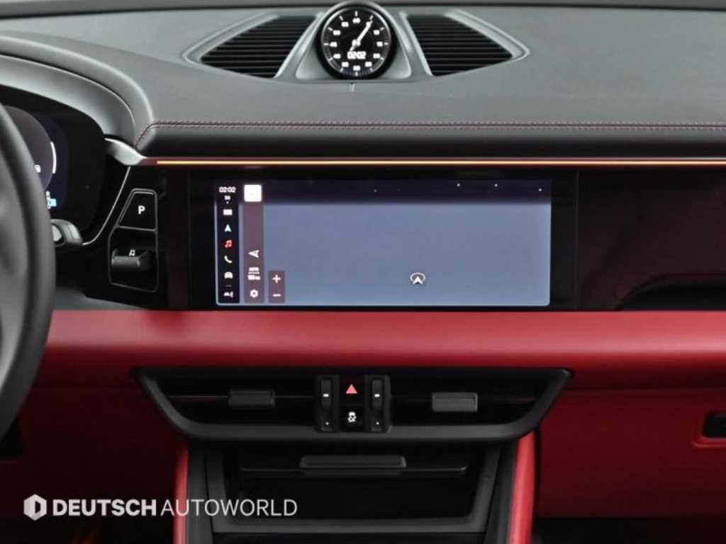 Porsche Macan — photo 14
