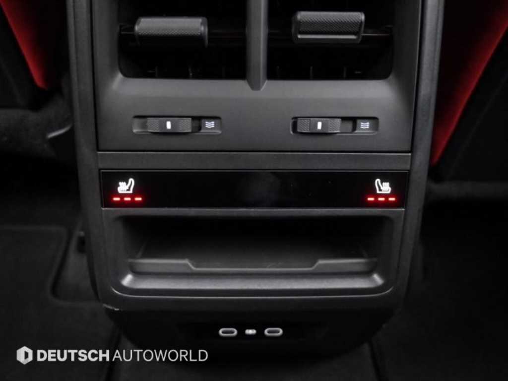 Porsche Macan — photo 16