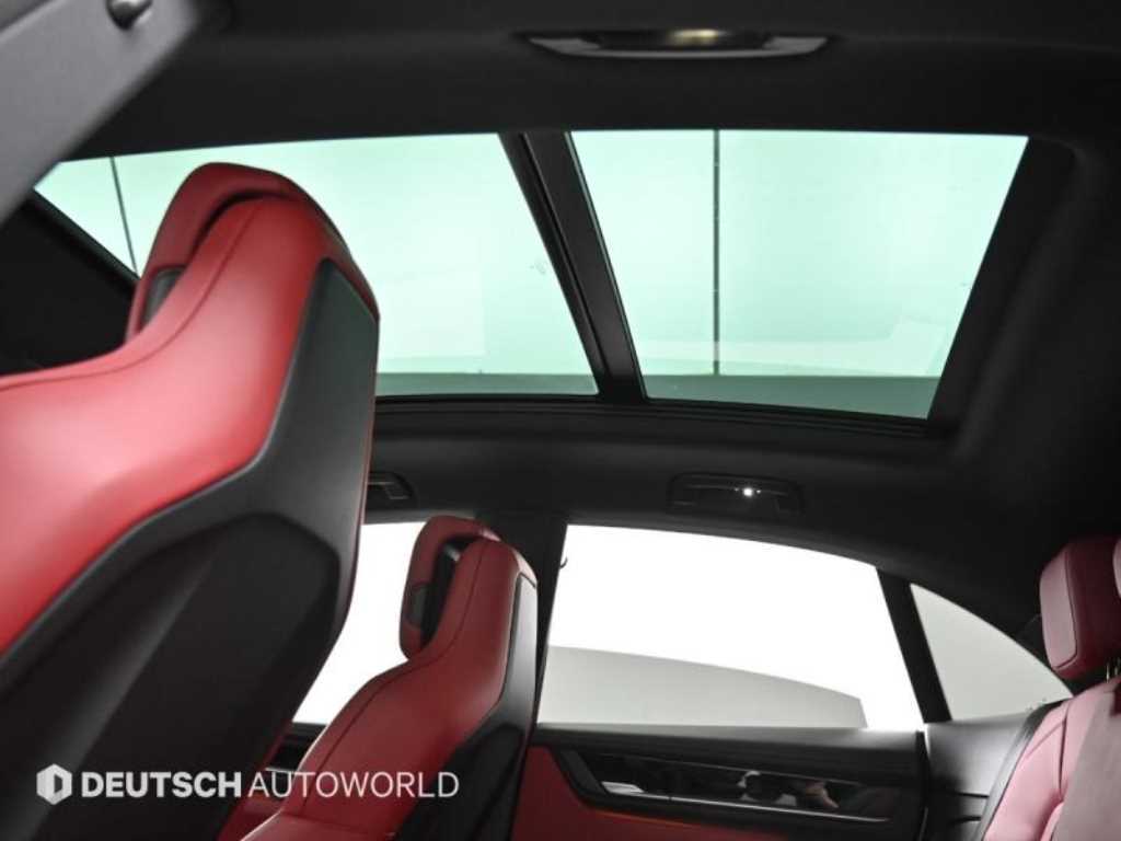 Porsche Macan — photo 18