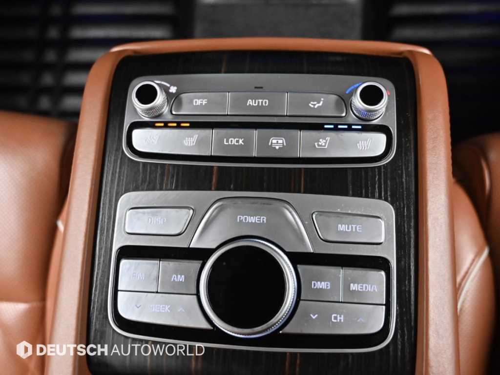 Kia K9 — photo 16
