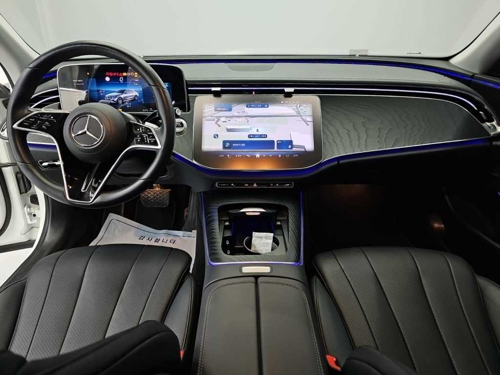 Mercedes-Benz E-Class — photo 07
