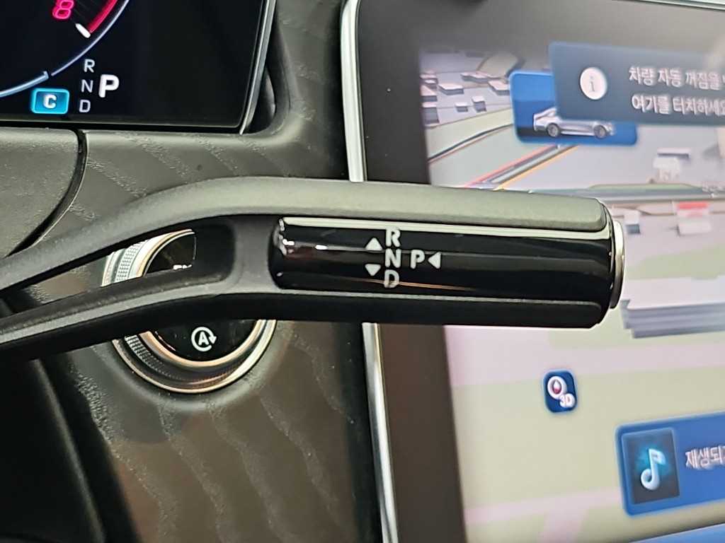 Mercedes-Benz E-Class — photo 08