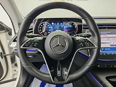 Mercedes-Benz E-Class — photo 09