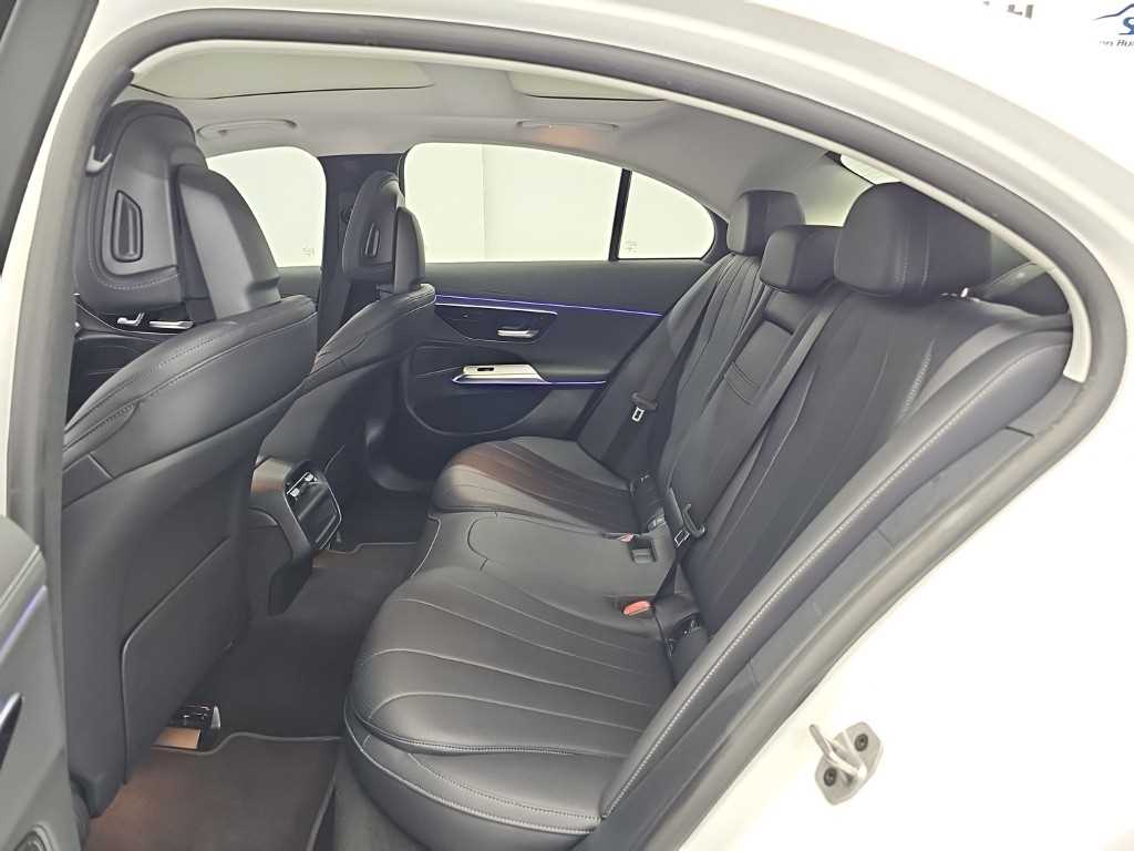 Mercedes-Benz E-Class — photo 12
