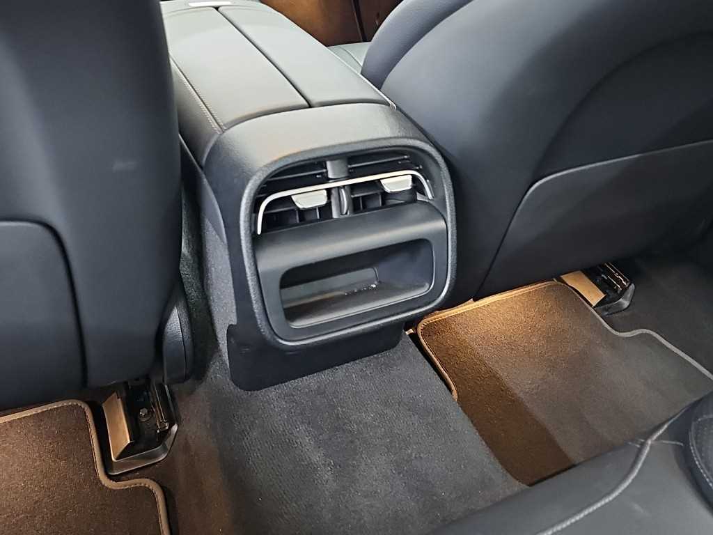 Mercedes-Benz E-Class — photo 13