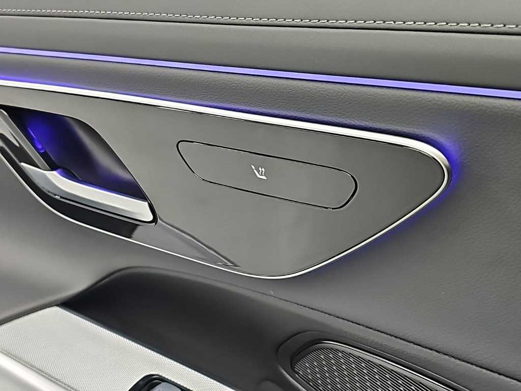 Mercedes-Benz E-Class — photo 14