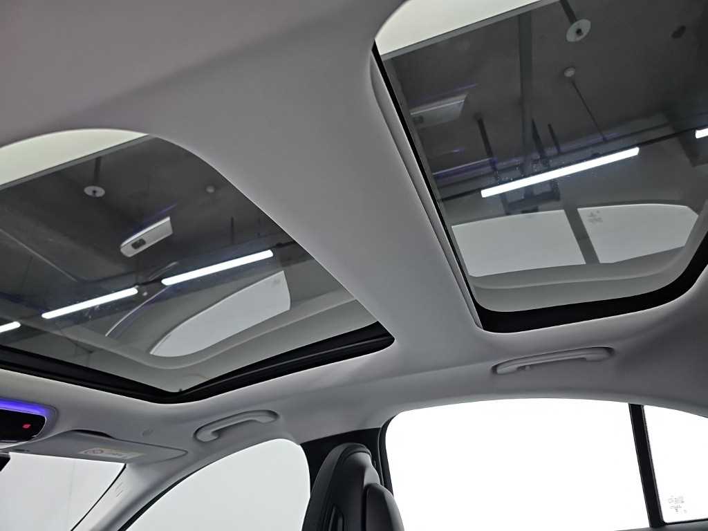 Mercedes-Benz E-Class — photo 15