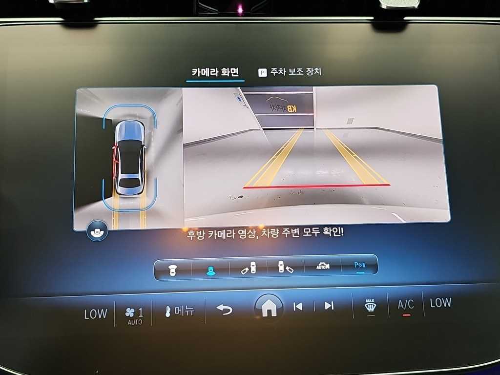 Mercedes-Benz E-Class — photo 17