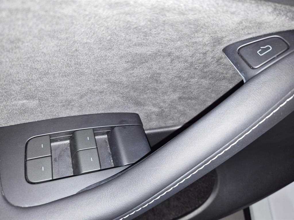 Tesla Model Y — photo 12