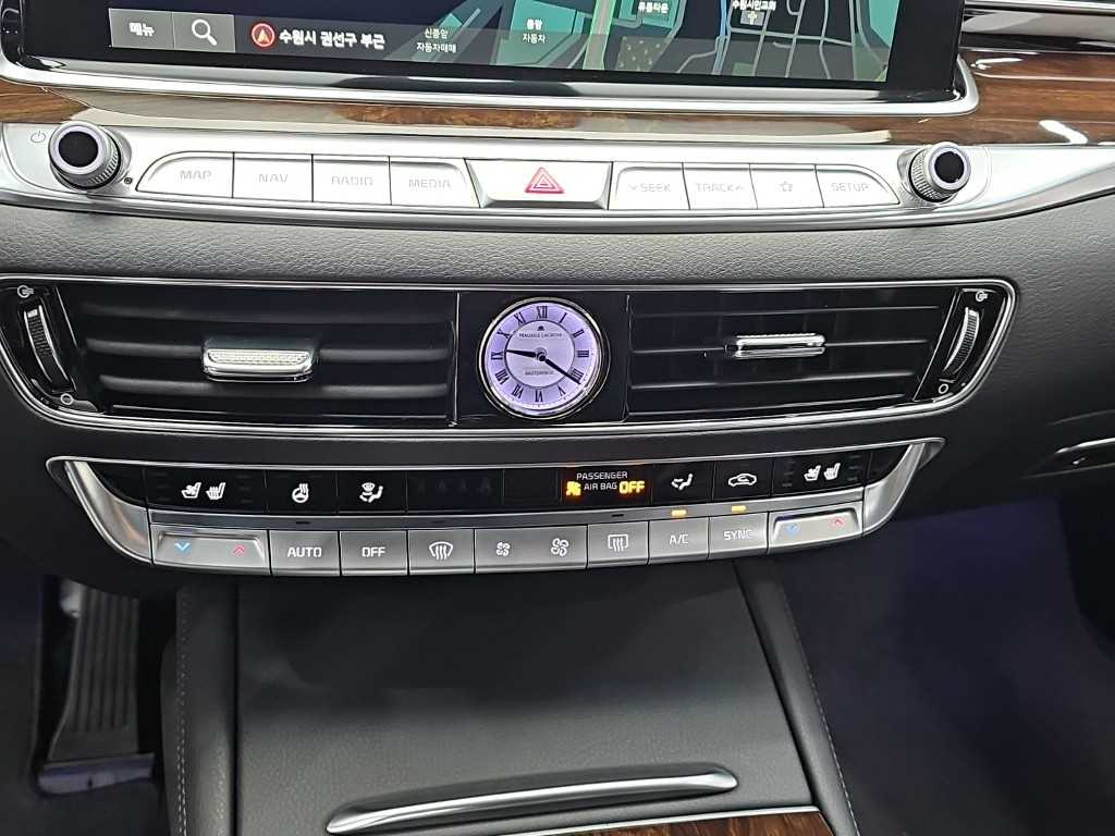 Kia K9 — photo 10