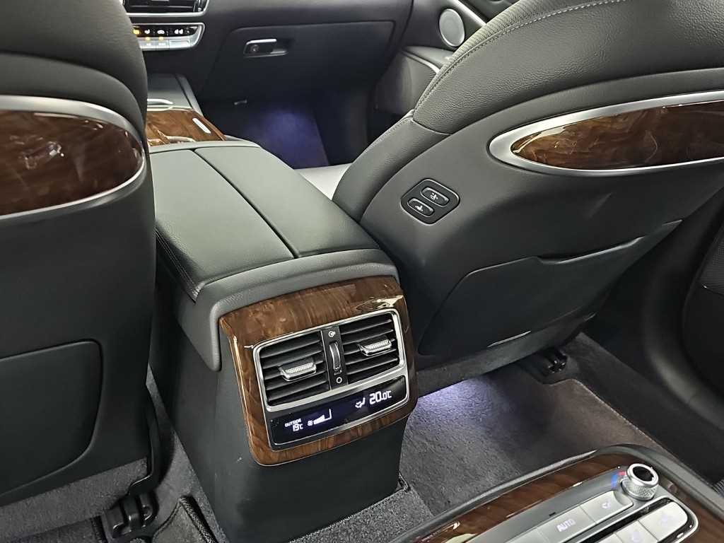 Kia K9 — photo 13