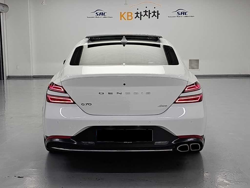 Genesis G70 — photo 04