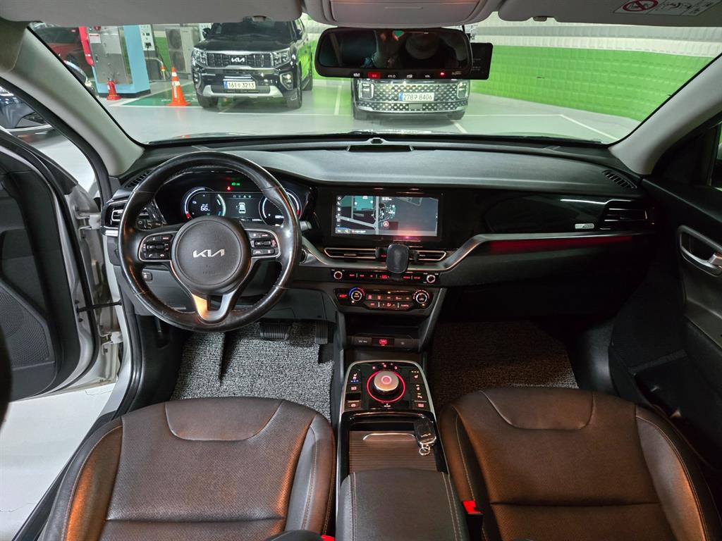 Kia Niro — photo 08