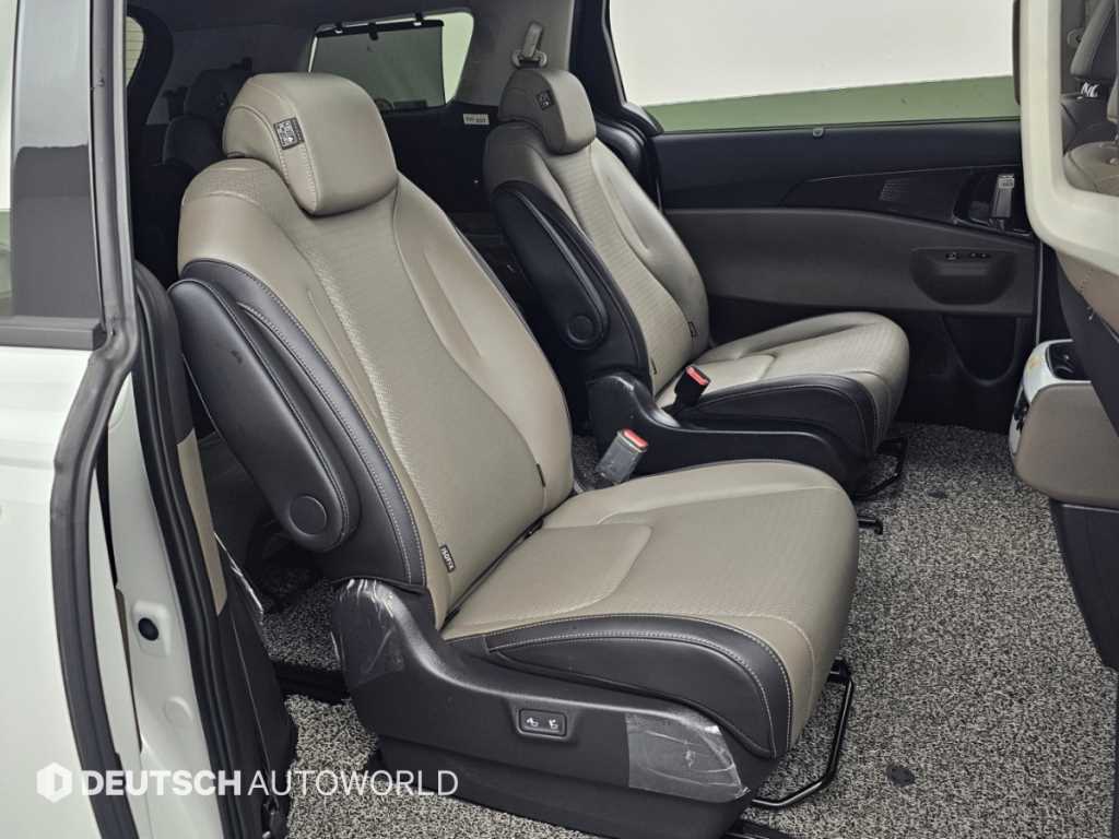 Kia Carnival — photo 12