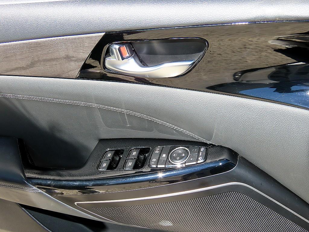 Kia K7 — photo 11
