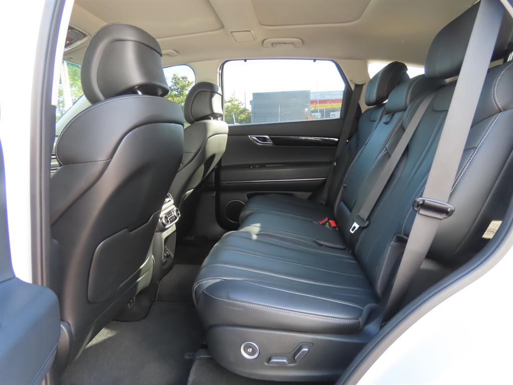 Genesis GV80 — photo 06