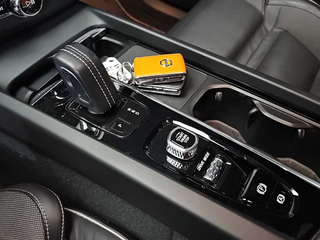 Volvo XC60 — photo 08