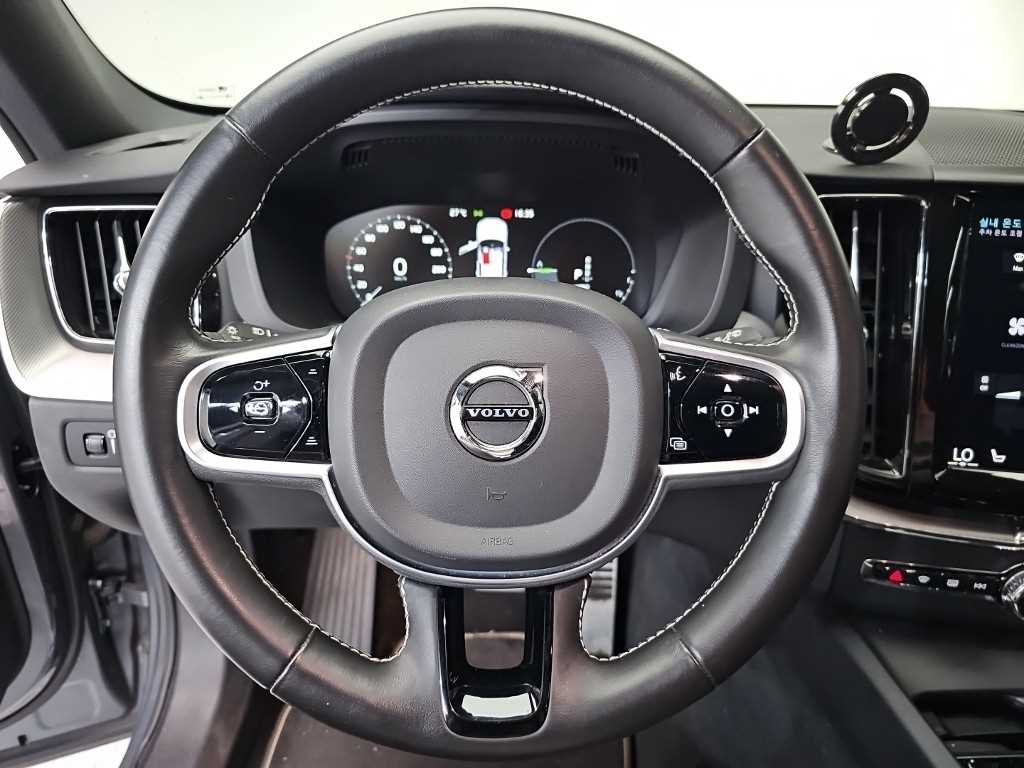 Volvo XC60 — photo 09