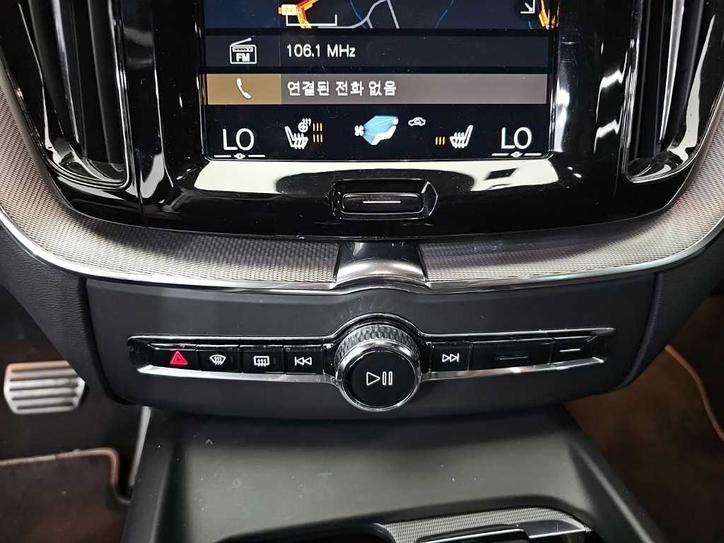 Volvo XC60 — photo 10