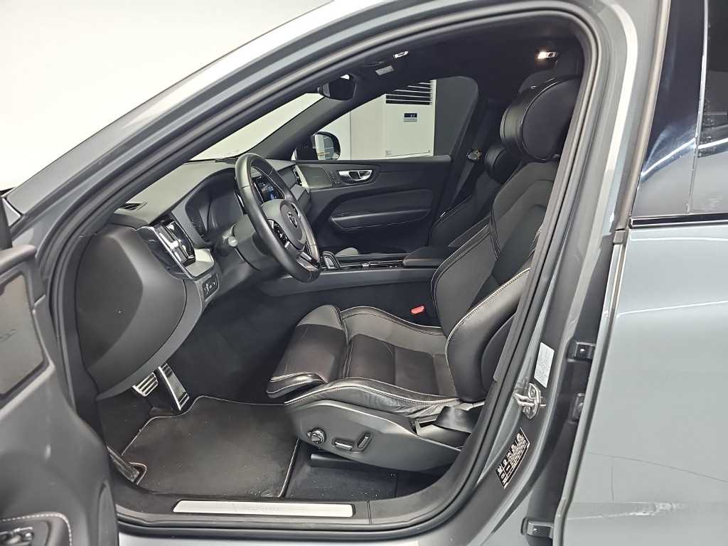 Volvo XC60 — photo 11